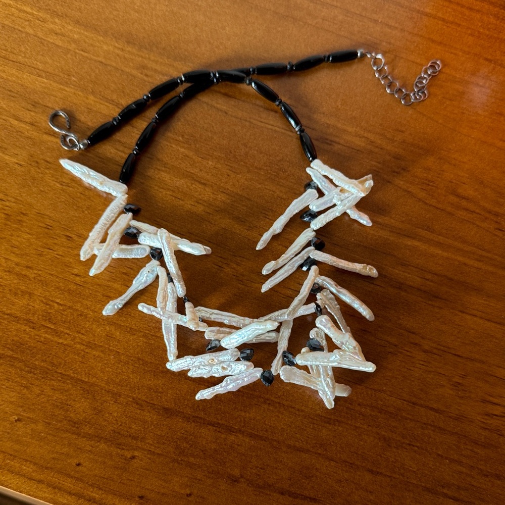 Elegant Black and White stick pearl Necklace